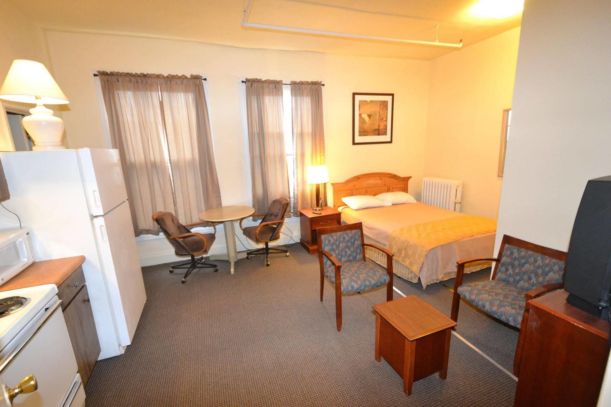 Perfect Stay Inn & Suites Blair Exterior photo